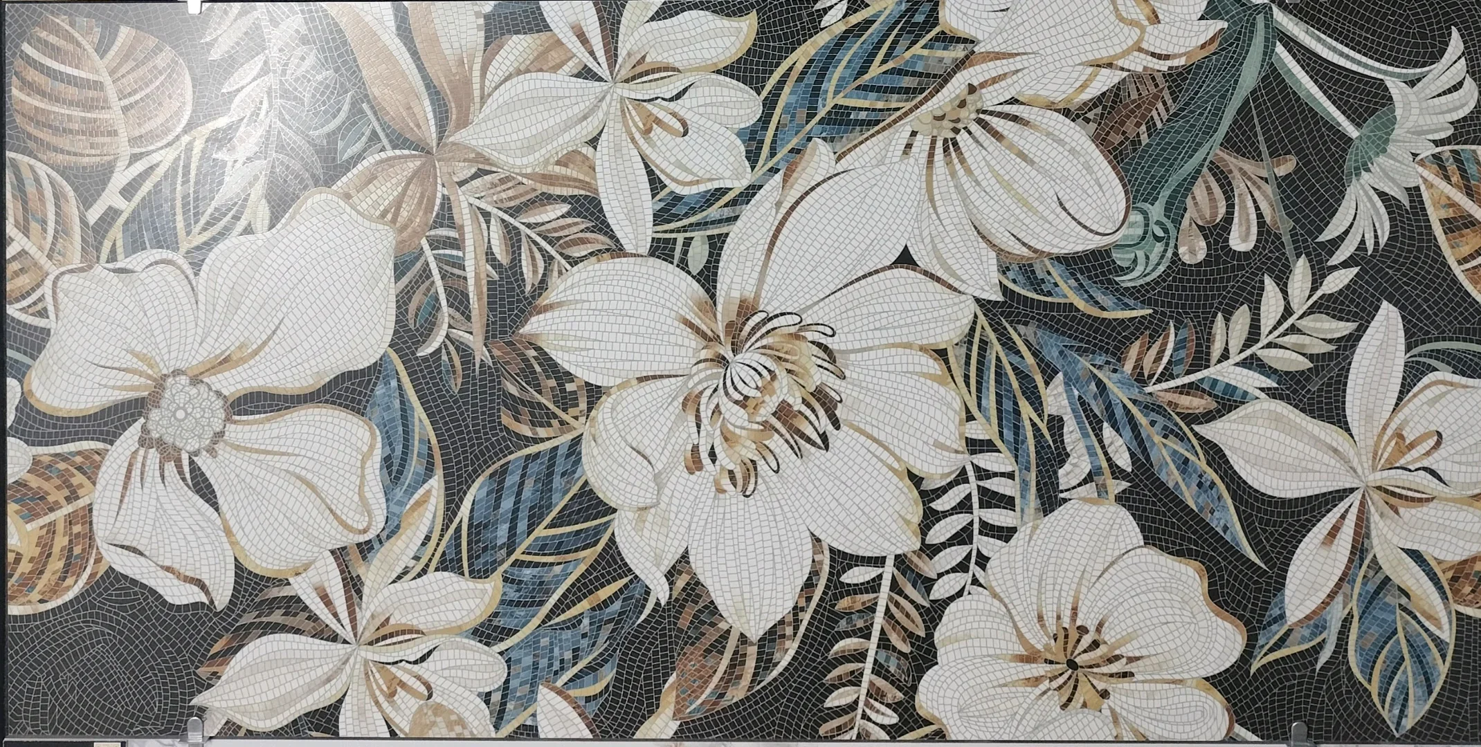 REGAL BLOOM WALLPAPER