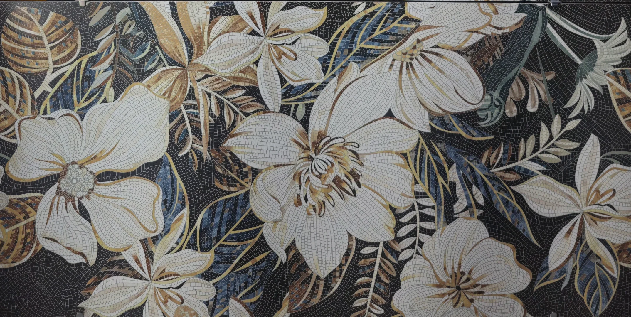 REGAL BLOOM WALLPAPER  - thumb 1