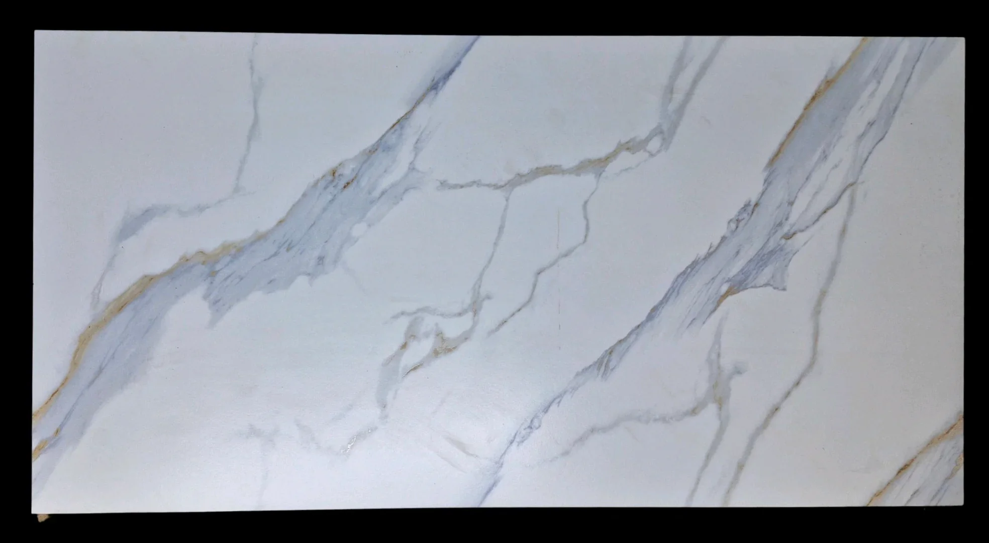 PLATINUM STATUARIO ENDLESS CARVING  - thumb 2